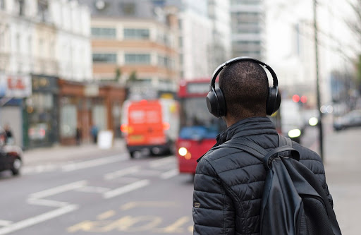 Exposição frequente a ruídos pode causar perda auditiva