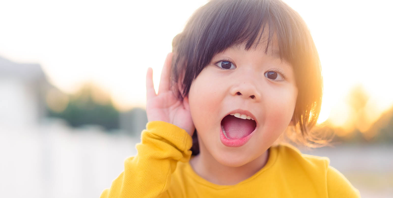 Seu filho está com dificuldade para ouvir ou apresenta atraso na fala? Entenda a importância de tratar a perda auditiva